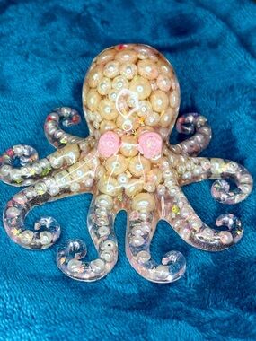 Octopus Figurine with Pearl Details/ HANDMADE - Pink and Cream